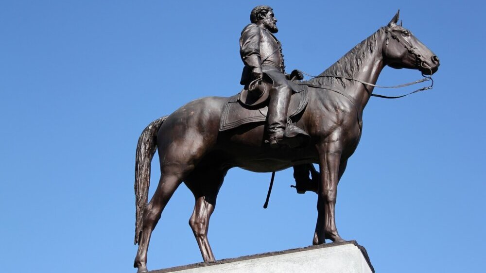 Robert E Lee Statue